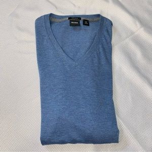 Hugo Boss V-Neck T-Shirt. Size Large.